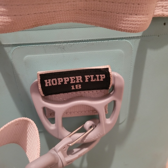 YETI Soft Cooler in Aquifer Blue 18 - Picture 4 of 6